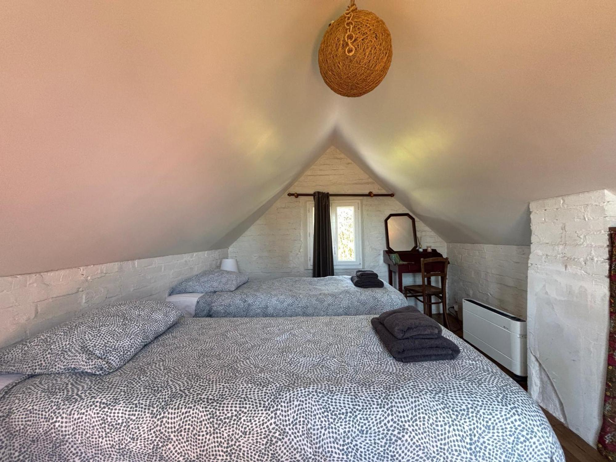 Maison De Campagne Lumineuse Spacieuse Dans Impasse Au Calme A Proximite D'Un Chateau Deux Verandas Grand Jardin Cabane Pour Velos, Pres Port En Bessin Et Bayeux, Proche Plages Du Debarquement Commes Exterior foto