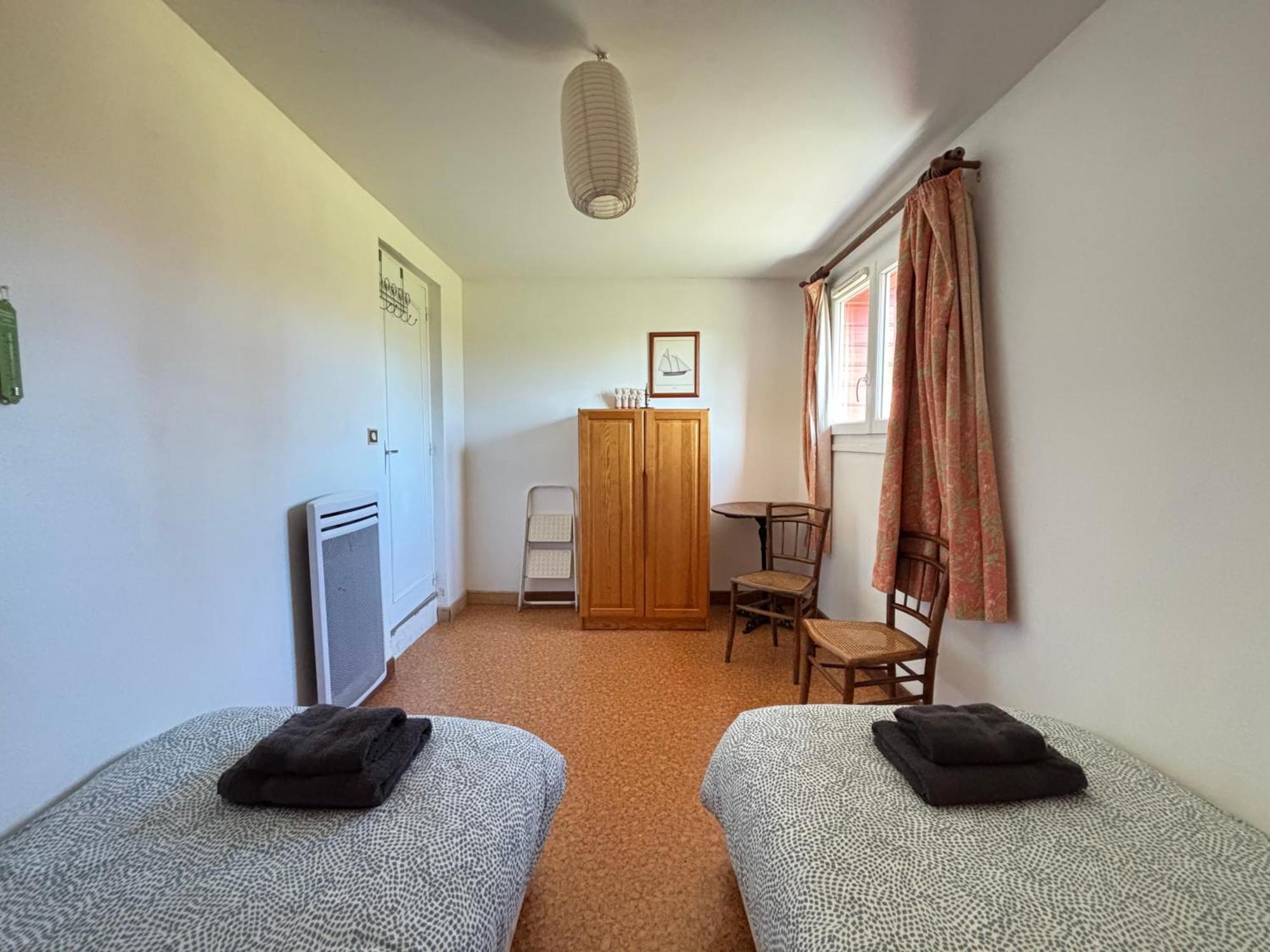 Maison De Campagne Lumineuse Spacieuse Dans Impasse Au Calme A Proximite D'Un Chateau Deux Verandas Grand Jardin Cabane Pour Velos, Pres Port En Bessin Et Bayeux, Proche Plages Du Debarquement Commes Exterior foto